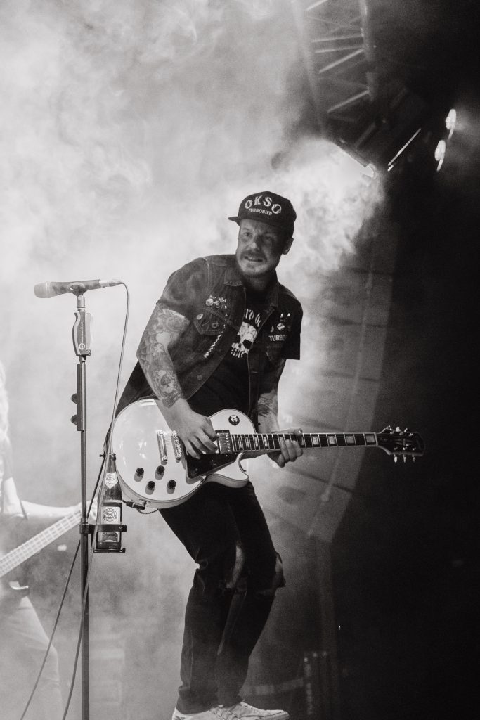 Gitarre spielender Stefan Grüner